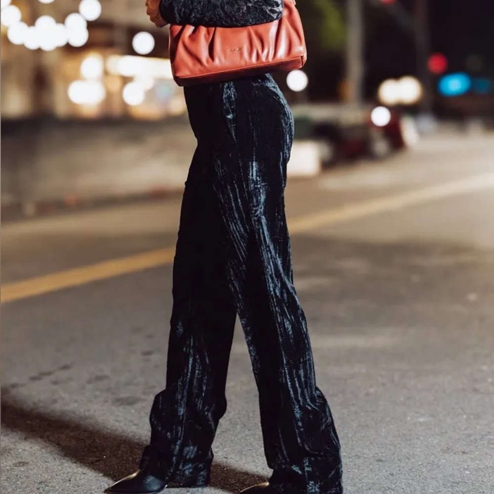 Steve Madden Crushed Velvet in black